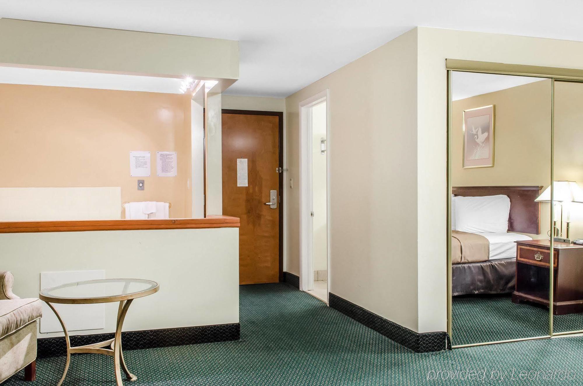 Econo Lodge Inn & Suites Denver Exterior foto